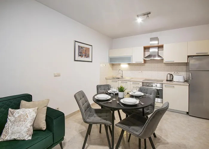 Apartments Klement Brela