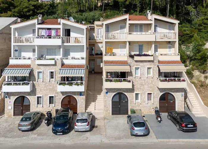 Apartments Klement Brela